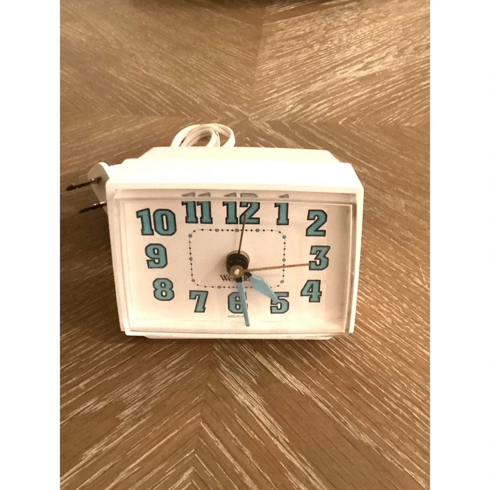 Vintage WESTCLOX Electric Alarm Clock Model 22090 Blue Numbers Made In USA